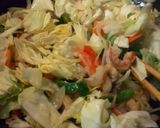 A picture of step 6 of Seafood Yaki Udon.