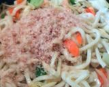 A picture of step 8 of Seafood Yaki Udon.