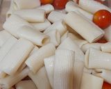 Foto del paso 1 de la receta: Canutos con tomates y queso asado