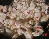 Foto del paso 3 de la receta: Fideos con salsa de crema y pollo