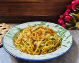 Foto langkah ke 5 dari resep Tumis Mie Kuning Basah.