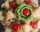 Une image de l'étape 3 de Salade aux quinoa, avocat et pamplemousse.