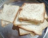 A picture of step 1 of Aloo Toast.