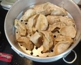 A picture of step 5 of Schezwan veg momos.