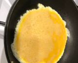 Foto del paso 2 de la receta: Tortilla francesa con espárragos trigueros y tiras de lomo