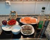 Foto del paso 1 de la receta: Salmón con almejas y langostinos