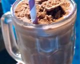 A picture of step 3 of Chocolate thik shake.