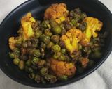 A picture of step 3 of Gobhi matar ki sookhi sabji without onion garlic.