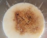 A picture of step 2 of Coffee milkshake with ice cream.