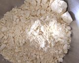 A picture of step 1 of Bread pakoda.
