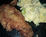 Foto del paso 3 de la receta: Milanesa de pollo y revuelto de zapallitos con cheddar
