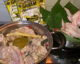Foto langkah ke 5 dari resep Garang Asem Ayam dengan Pengganti Santan.