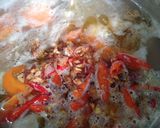 Foto langkah ke 4 dari resep Sop tulang dan daging ayam simple.