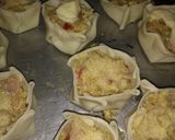 Foto del paso 4 de la receta: Canastitas de cebolla, morrón, queso, jamón y huevo duro ✔🔝