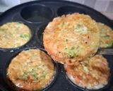 Foto langkah ke 6 dari resep Omelet Mie Mini.