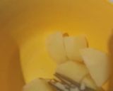 Foto langkah ke 2 dari resep Snack MPASI Tinggi Kalori - Kentang Tomat Kukus.