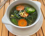 Foto langkah ke 3 dari resep Sayur bening bayam komplit.