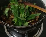 Foto langkah ke 6 dari resep Daging ayam cincang masak daun selasih/thailan kemangi.
