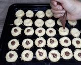 Foto langkah ke 5 dari resep Thumbprint Cookies.