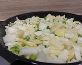 Foto del paso 2 de la receta: Tortilla de patatas, pimiento y calabacín