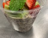 Foto del paso 1 de la receta: Yogurt natural con chía y frutas naturales