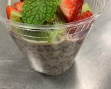 Foto del paso 1 de la receta: Yogurt natural con chía y frutas naturales