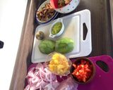 Foto del paso 5 de la receta: Ceviche de salmón con mango y menta / Ceviche de salmón con champiñones, palta y albahaca