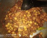 A picture of step 5 of Murg cholay /chicken chana.