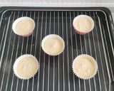 A picture of step 4 of Blueberries and vanilla frosted cup cakes.