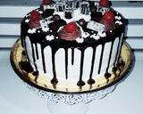 Foto del paso 6 de la receta: Drip cake cerezas y bombones
