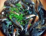 Foto del paso 5 de la receta: Cazuela de arroz al horno con almejas y mejillones al vapor