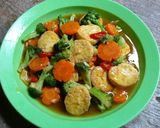 Foto langkah ke 5 dari resep Cah Brokoli tofu Wortel.