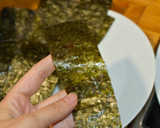 Foto del paso 8 de la receta: Onigiris de salmón fáciles en microondas