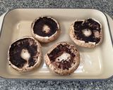 รูปขั้นตอนการทำที่ 2 ของ Stuffed Portobello Mushrooms (เห็ดยัดไส้เบคอนชีส)