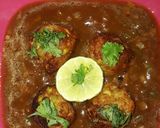 A picture of step 11 of Bottle ground kofta in curry.