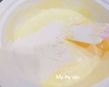 Hình bước làm 2 của món Bánh bông lan cupcake kem tươi