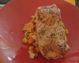 Foto del paso 4 de la receta: Salmón a las hierbas finas con guarnición de verdura campesina