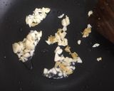 Foto langkah ke 5 dari resep Kwetiau Siram Sosis Telur.