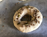 Foto del paso 5 de la receta: Pan de bagel súper fácil 🥯😍