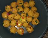 A picture of step 5 of Mini Cous-cous balls.