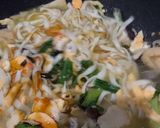 Foto langkah ke 3 dari resep Kwetiau kuah Seafood.