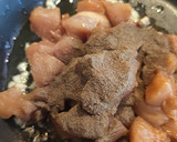 Foto del paso 3 de la receta: Pechuga de pollo con salsa de ajo y pimienta negra
