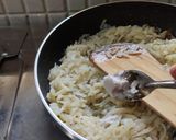 उपवासाची वाळवलेल्या बटाटा खिसाची भाजी (batatyachi kheesachi bhaji recipe in marathi) रेसिपी स्टेप 3 फोटो 
