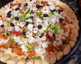A picture of step 5 of Corner filling sauce pizza.