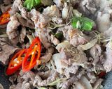 A picture of step 4 of Stir-Fried Venison with Lemongrass and Chili.