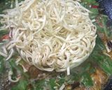 Foto langkah ke 4 dari resep Ifumie kuah telur boncabe #49.