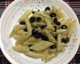 A picture of step 2 of Garlic olive dry pasta.