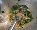 Foto del paso 2 de la receta: Bocata de tortilla de espinacas al curry