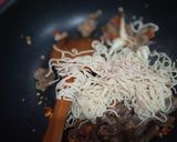 รูปขั้นตอนการทำที่ 2 ของ บะหมี่ผัดริบอาย,ต้นหอม - คีโต