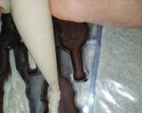 Foto del paso 11 de la receta: Bombones de chocolate rellenos con ganache de mazapán